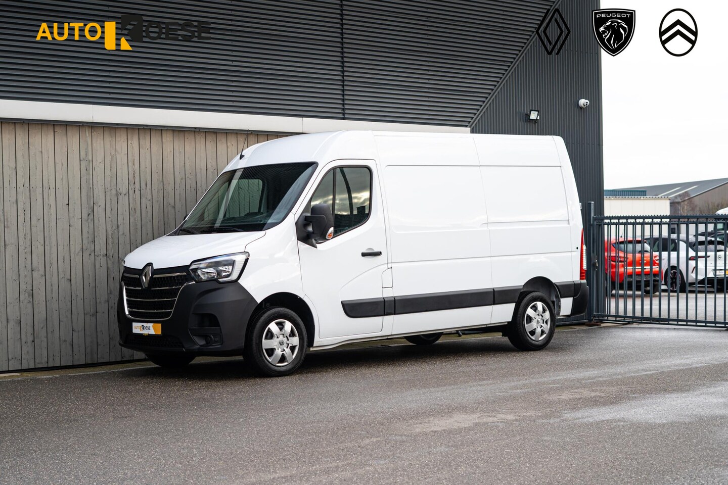 Renault Master - T35 2.3 dCi 135 L2H2 Comfort | Camera | Vloerplaat | Navigatie | Parkeersensoren - AutoWereld.nl