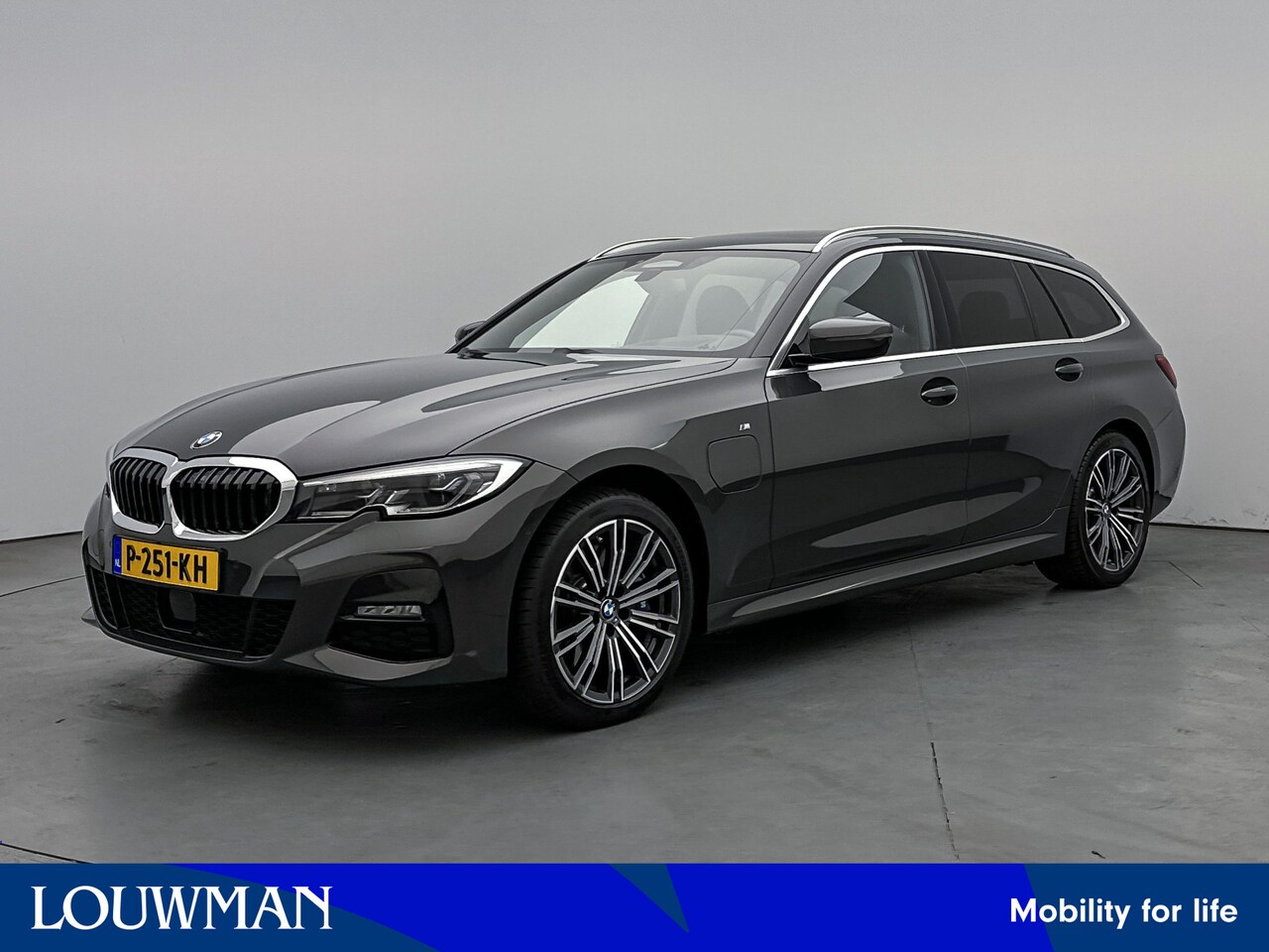 BMW 3-serie Touring - 330e xDrive High Executive Limited - AutoWereld.nl