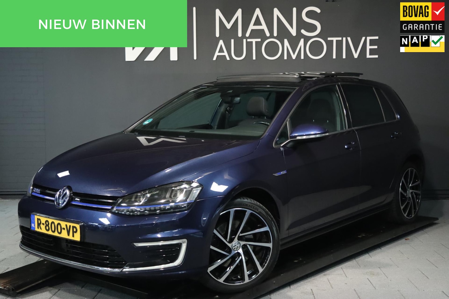 Volkswagen Golf - 1.4 TSI GTE / PANODAK / KEYLESS / ACC / CAMERA / 18'' - AutoWereld.nl