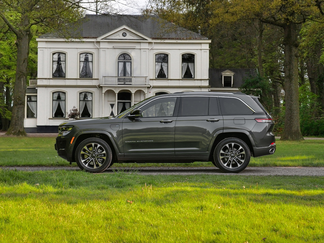 Jeep Grand Cherokee - Overland 4XE 380pk PHEV | Nieuw | Full option! | Pano-dak | Stoelventilatie | Luchtvering - AutoWereld.nl