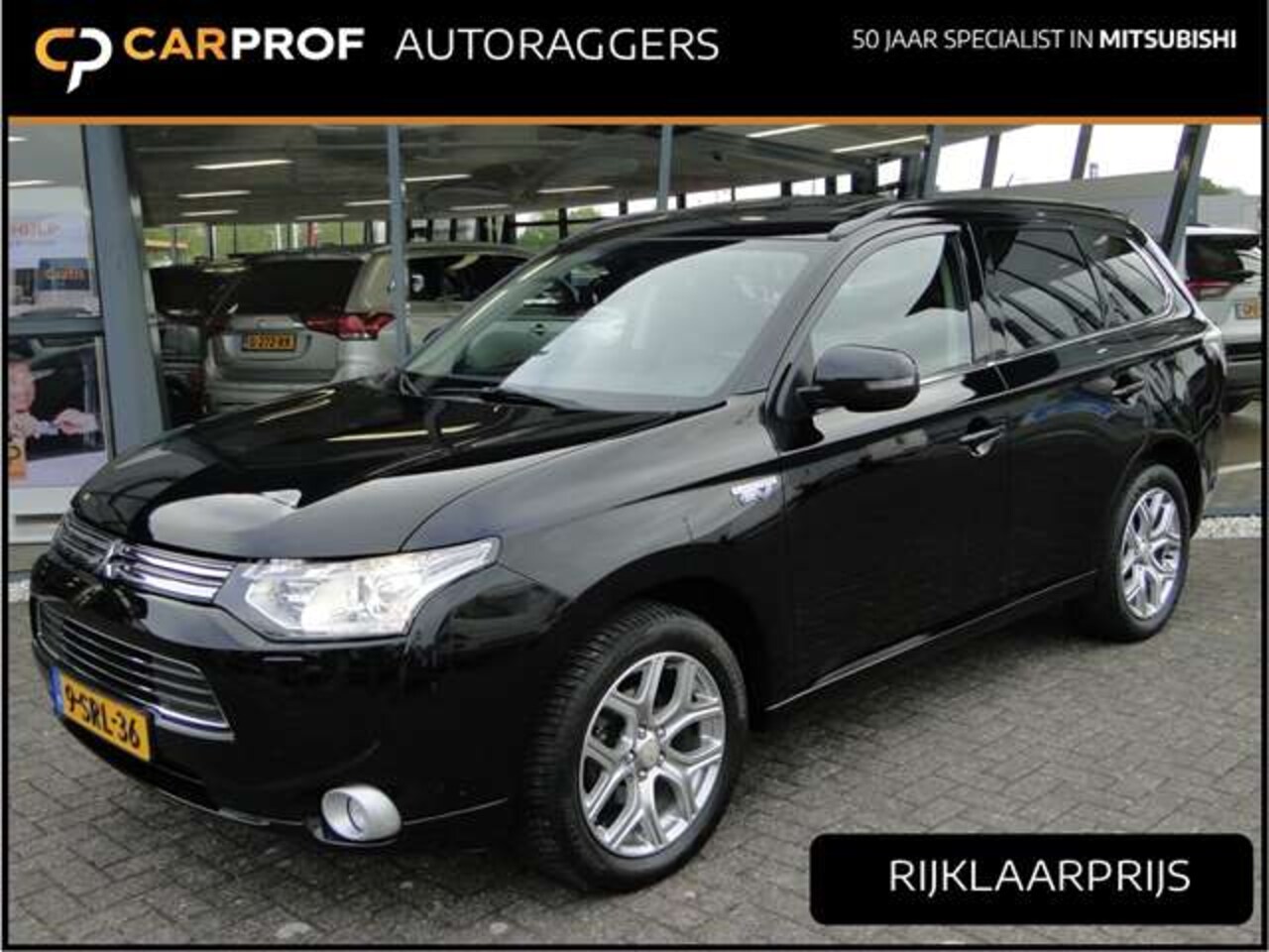 Mitsubishi Outlander - PHEV 2.0 Instyle | Leer | Schuifdak | Trekhaak | All-season - AutoWereld.nl