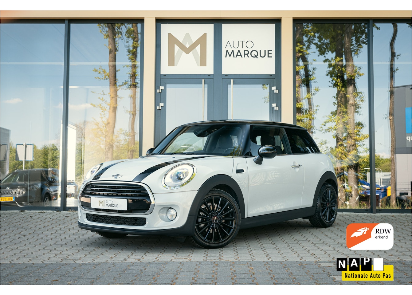 MINI Cooper - 3-Deurs Aut. | Chili Business | Sportstoelen | 17" LM Velgen | LED | Climate Control | Cru - AutoWereld.nl