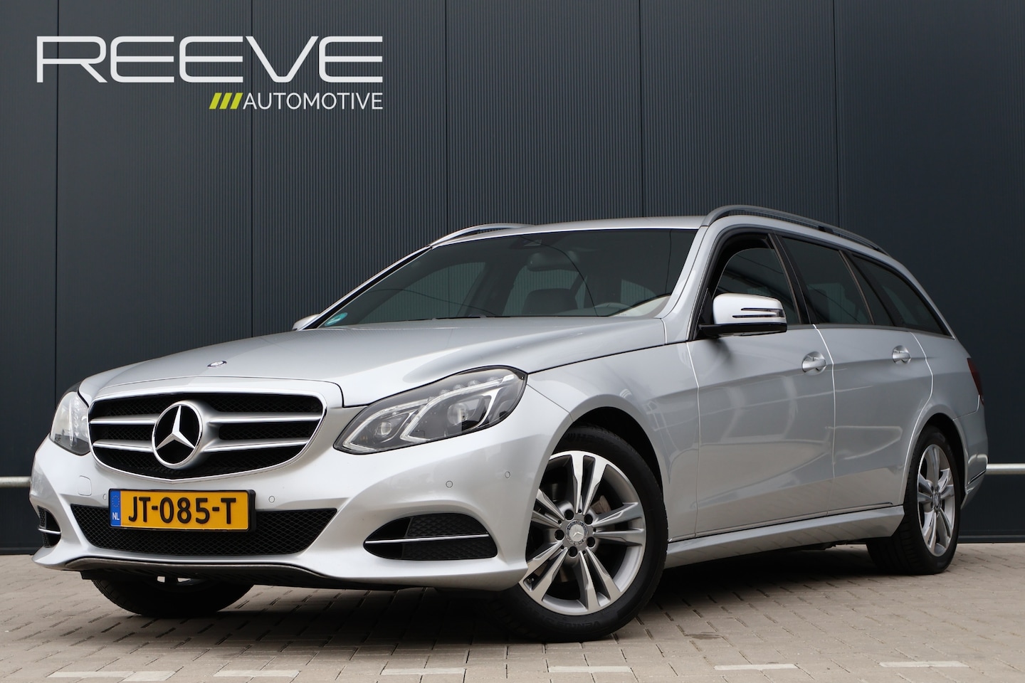 Mercedes-Benz E-klasse Estate - 200 Automaat | Stoelverwarming | Trekhaak | Half leder | LED - AutoWereld.nl