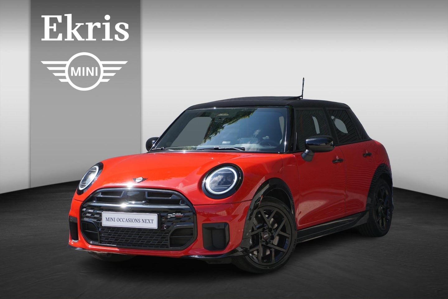 MINI Cooper S - 5-deurs John Cooper Works Uitvoering | Pakket XL | Glazen panoramadak | Driving Assistant - AutoWereld.nl