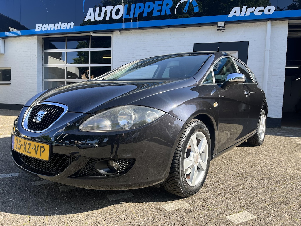 Seat Leon - 1.6 Sportstyle /Lm velgen/radio camera/Leder interieur - AutoWereld.nl