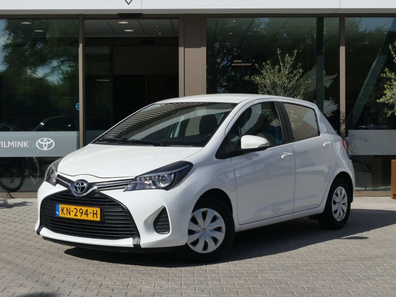 Toyota Yaris - 1.3 VVT-i Now | 5 Deurs - AutoWereld.nl