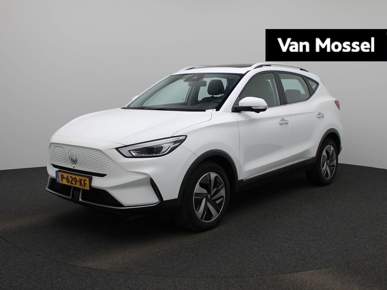 MG ZS - EV Standard Range Luxury 50 kWh | LEDER | PANORAMADAK | LED | CAMERA - AutoWereld.nl