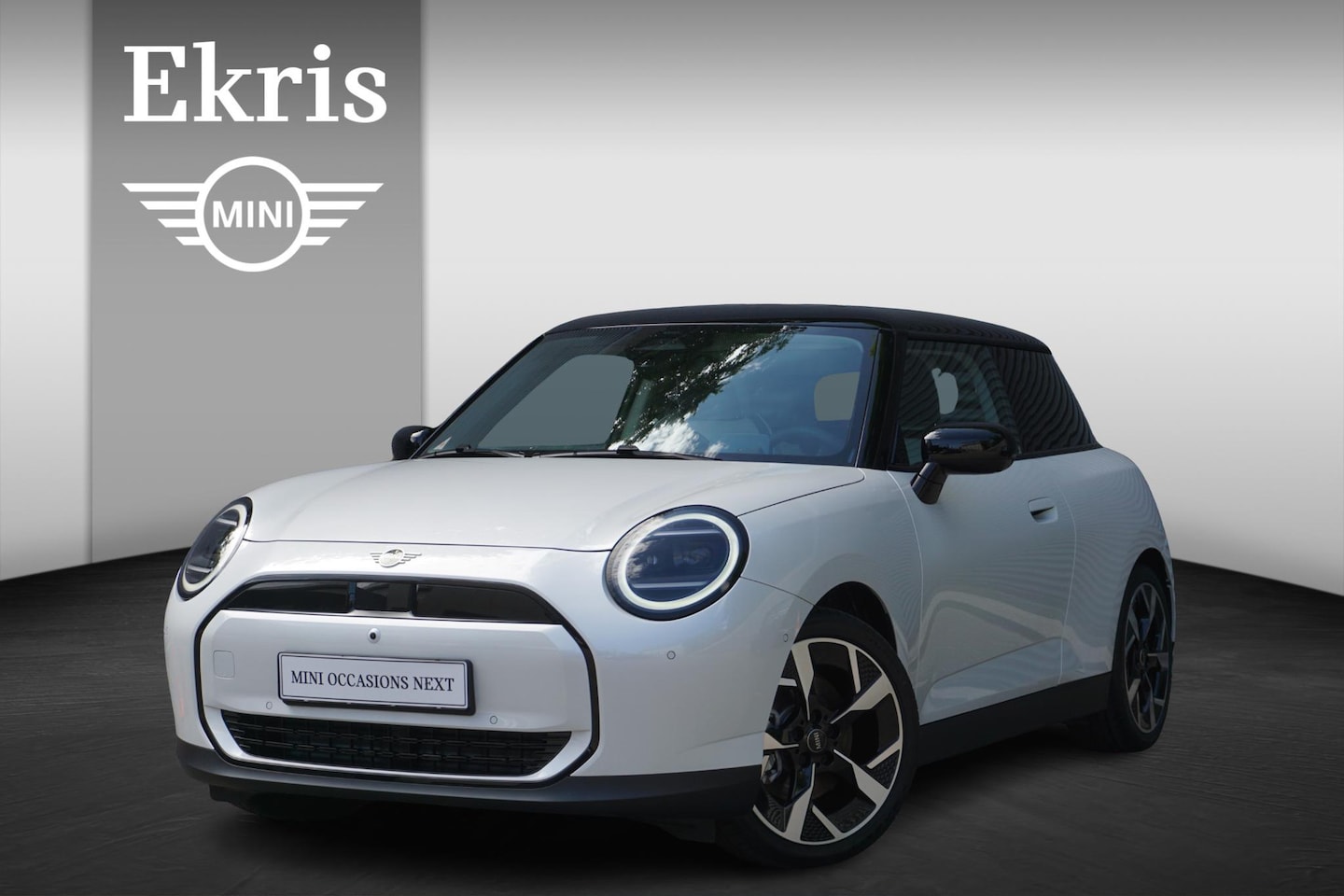 MINI Cooper - 3-deurs E Classic Uitvoering | Pakket L | Glazen panoramadak | Driving Assistant | HIFI Sy - AutoWereld.nl