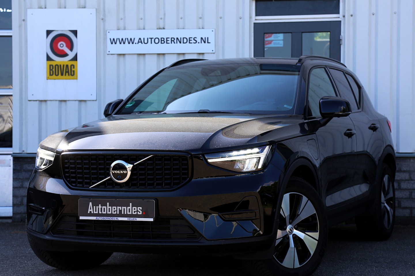 Volvo XC40 - 1.5 T4 Plug-in hybrid Plus Dark*Perfect Onderh.*1ste Eig.*ACC/Pilot ass./360Camera/Memorie - AutoWereld.nl