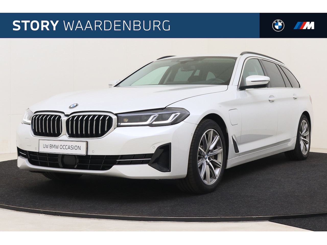 BMW 5-serie Touring - 530e High Executive Automaat / Sportstoelen / Achteruitrijcamera / Active Cruise Control / - AutoWereld.nl