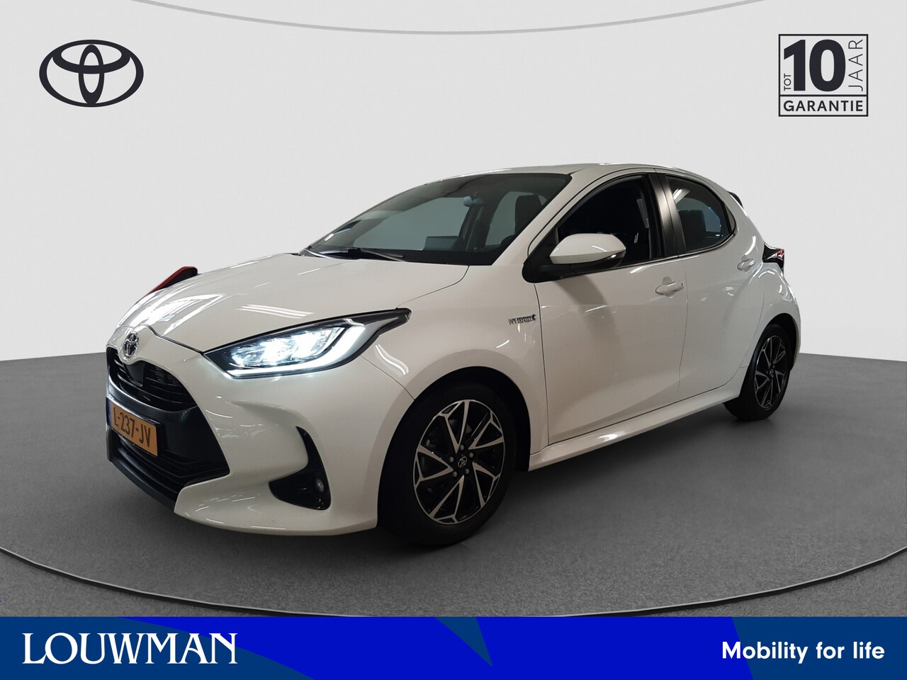 Toyota Yaris - 1.5 Hybrid Dynamic | LM velgen - AutoWereld.nl