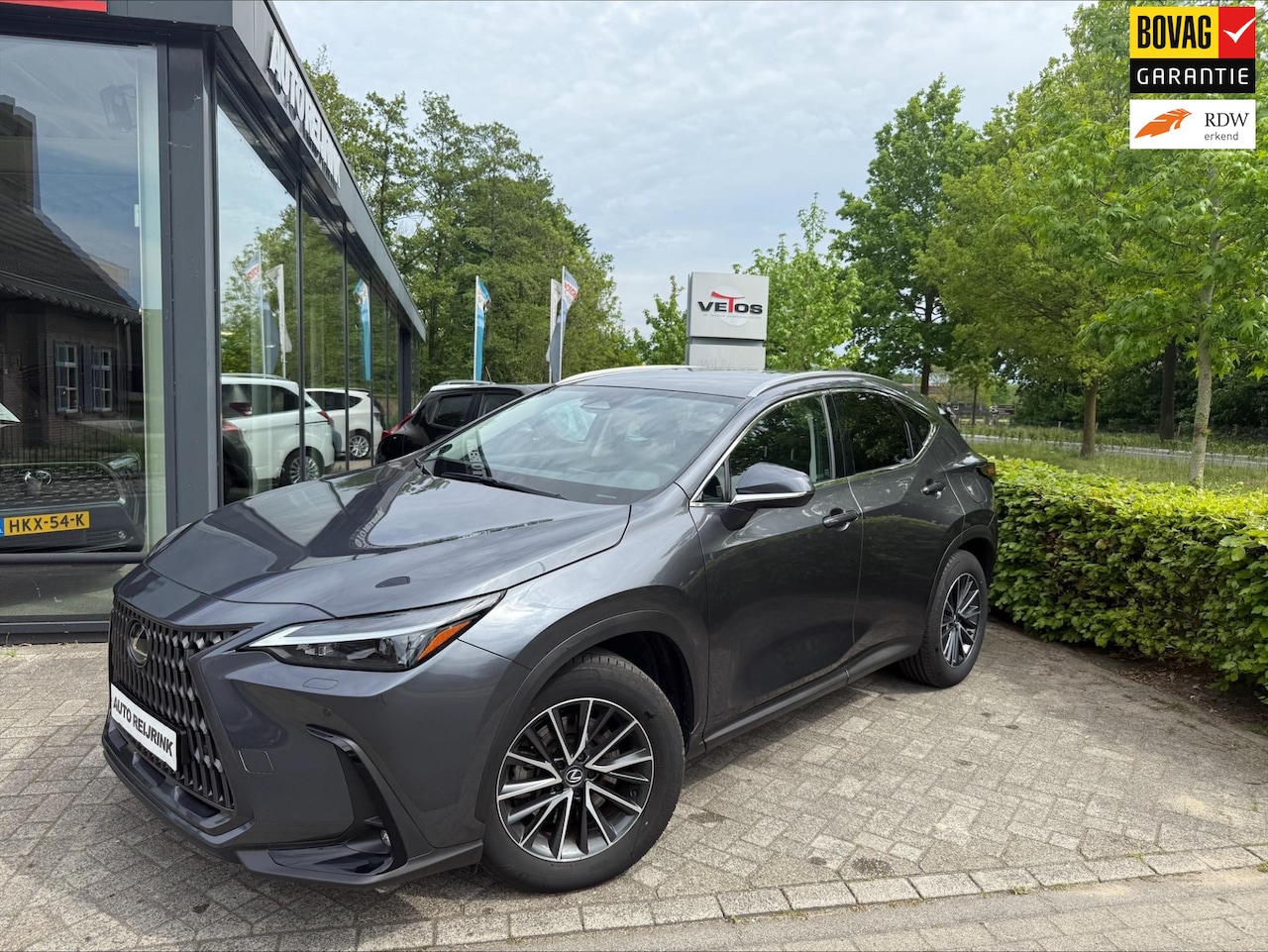 Lexus NX - 450h+ AWD Luxury Line/PLUG IN/LEDER/STUUR-EN STOELVERWARMING - AutoWereld.nl