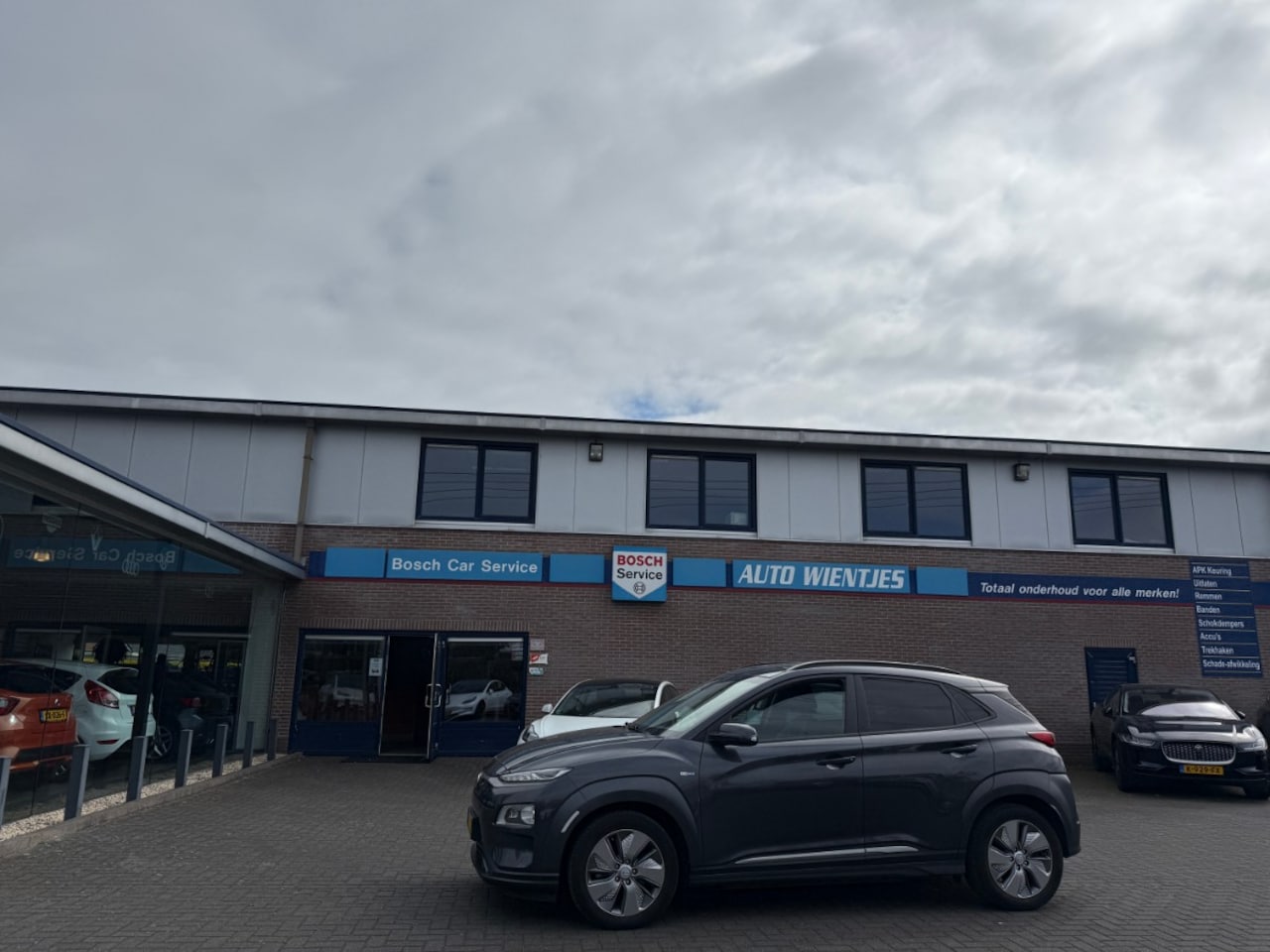 Hyundai Kona Electric - EV Premium 64kWh | Leer | Navi | Schuifdak - AutoWereld.nl