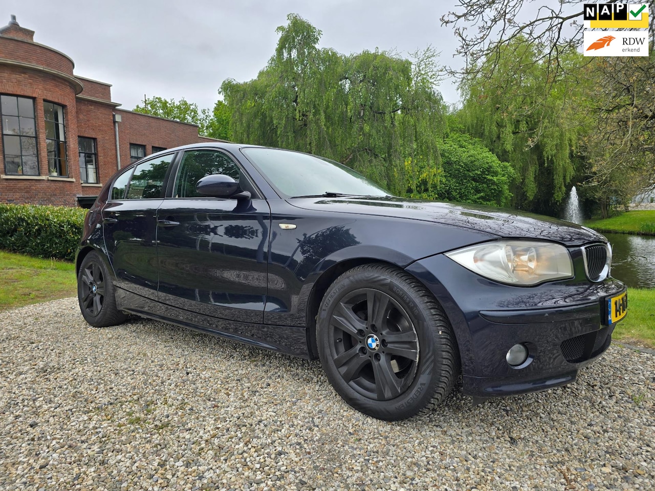 BMW 1-serie - 116i SPORT line 5-deurs AIRCO - AutoWereld.nl