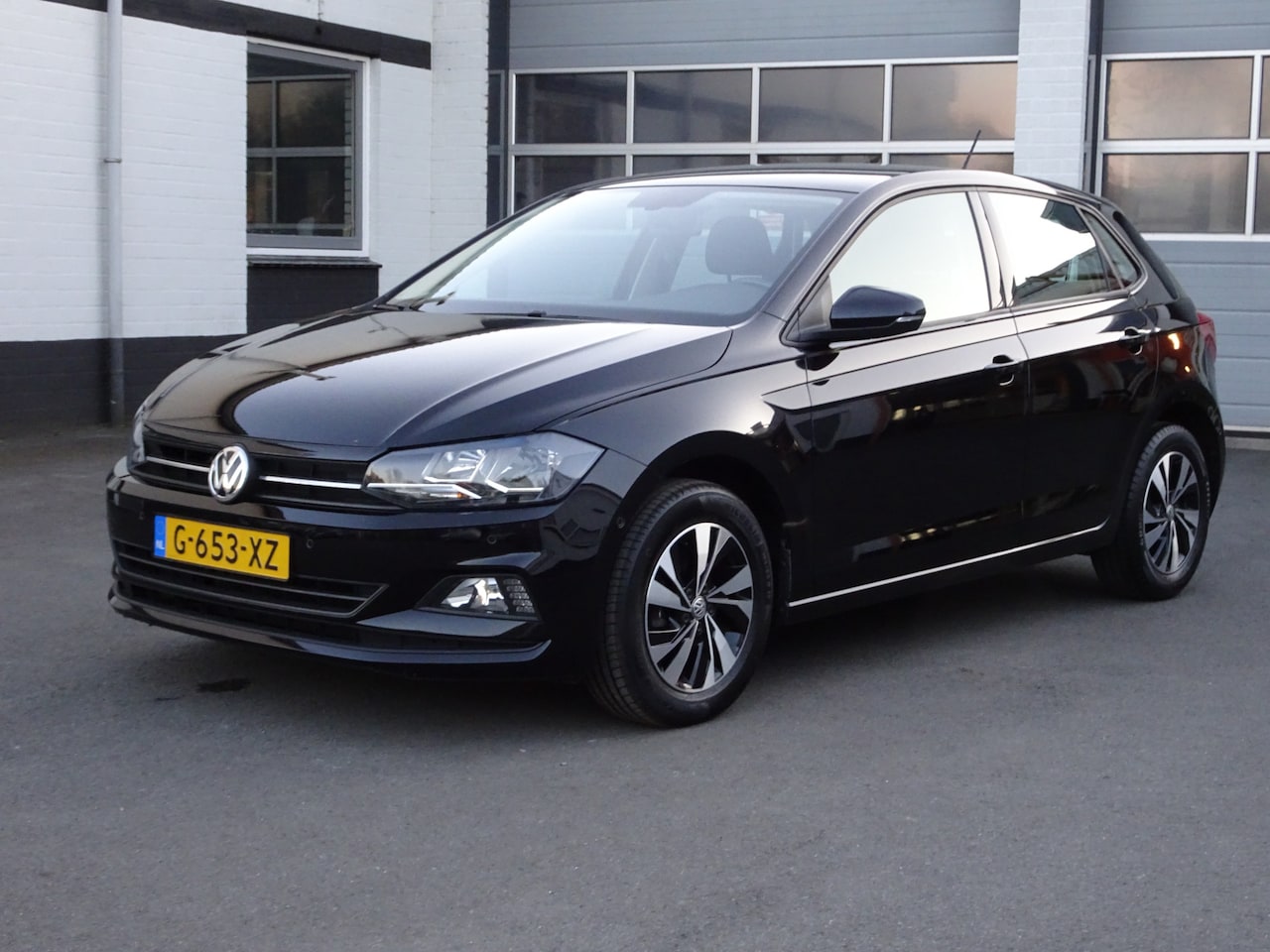 Volkswagen Polo - 1.0 TSI Comfortline Business Automatische airco, navigatie, carplay, parkeersensoren voor - AutoWereld.nl