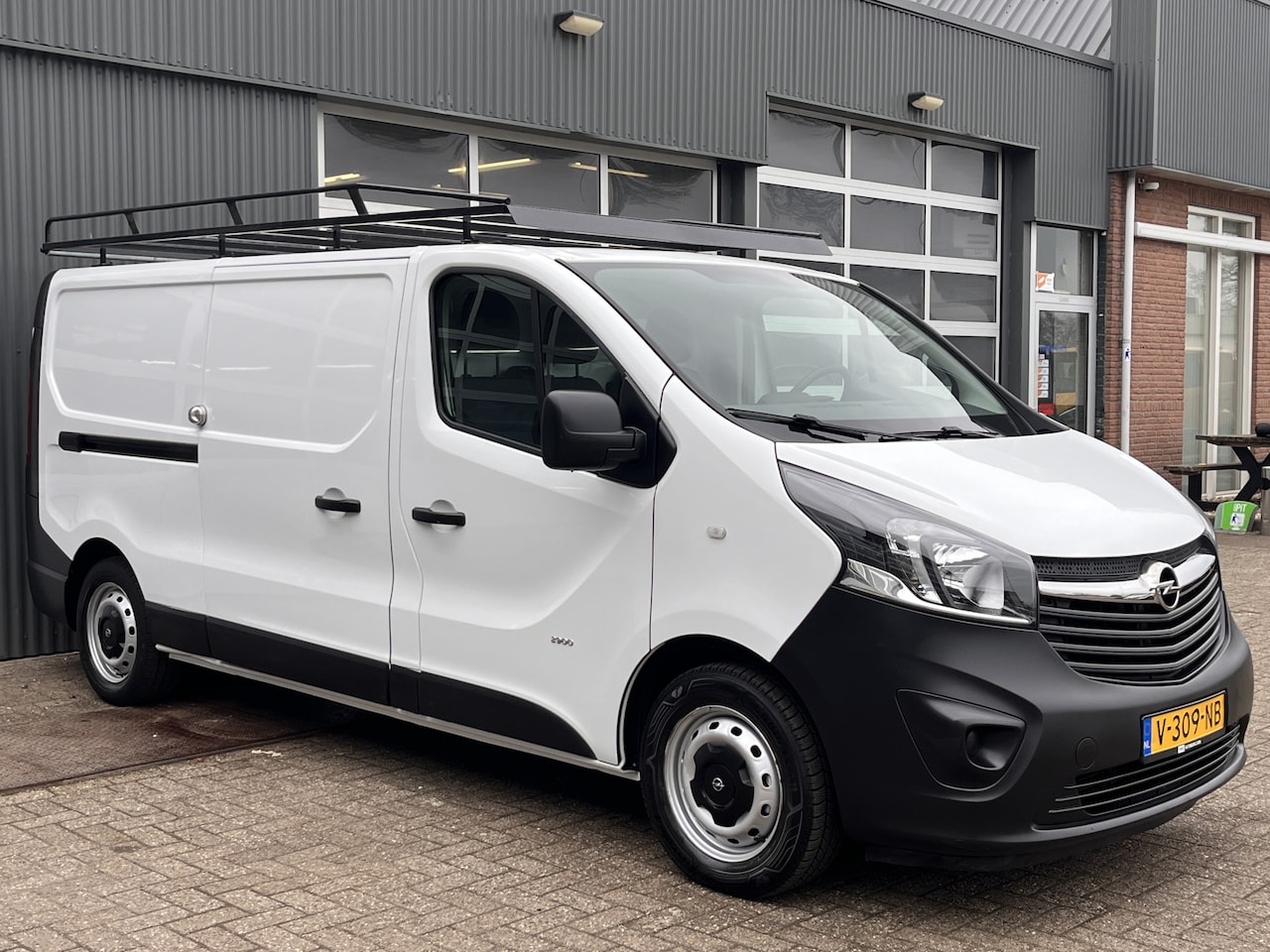 Opel Vivaro - 1.6 CDTI L2H1 126pk Airco Cruise controle Trekhaak 2000kg Schuifdeur Parkeerhulp achter Ka - AutoWereld.nl