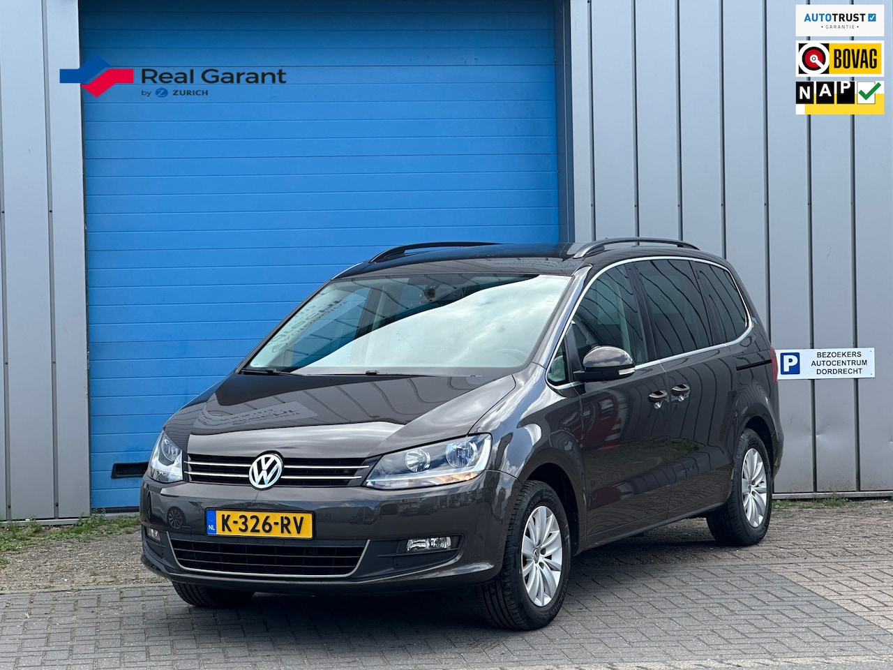 Volkswagen Sharan - 2.0 TDI Highline 7p. pdc trekhaak cruise - AutoWereld.nl