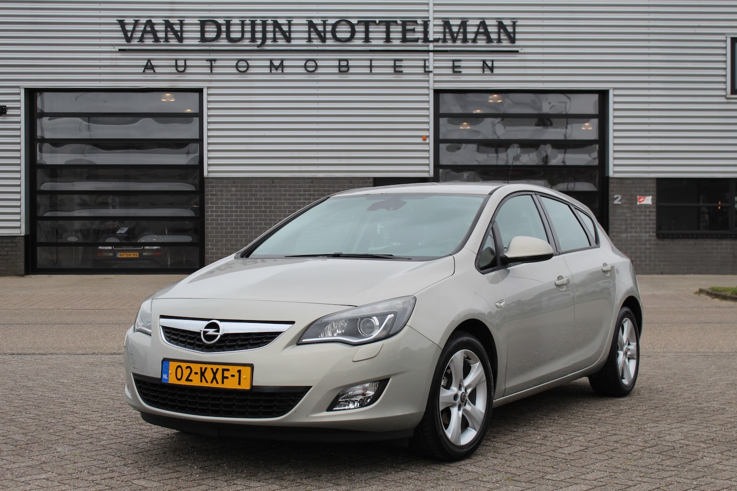 Opel Astra - 1.6 Edition / Airco / Cruise / LMV 17" / N.A.P. - AutoWereld.nl