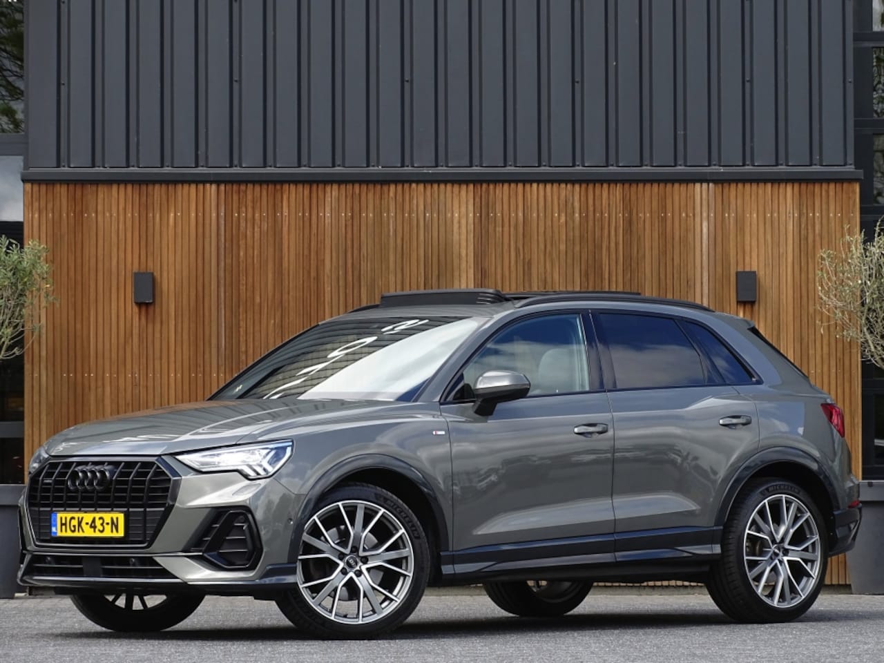 Audi Q3 - 45 TFSI 230PK Quattro / S-Line / B&O / Audi Exclusive / Matrix - AutoWereld.nl
