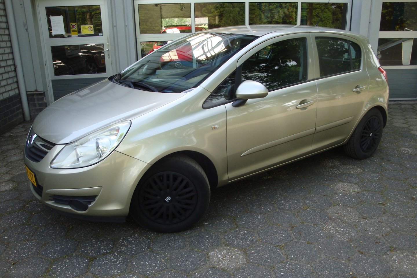 Opel Corsa - 1.4-16V Enjoy / inclusief nieuwe apk - AutoWereld.nl