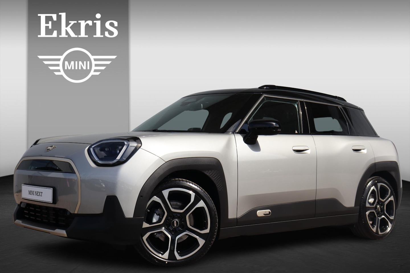 MINI Aceman - Mini E Favoured M 42.5 kWh Stuurwiel verwarming/ Comfort Access/ panoramadak/ Head-Up Disp - AutoWereld.nl