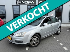 Ford Focus - 1.8-16V Ghia Flexifuel|pdc|navi|trekhaak