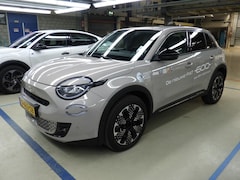 Fiat 600e - La Prima 54 kWh 3 Fase | Vol-Leder | Elektr. Stoelen | Elektr. Achterklep | Full-LED | Mas