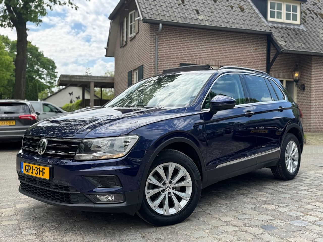 Volkswagen Tiguan - 1.4TSI 150pk autom ecc,navi,leer,panodak,lmv - AutoWereld.nl