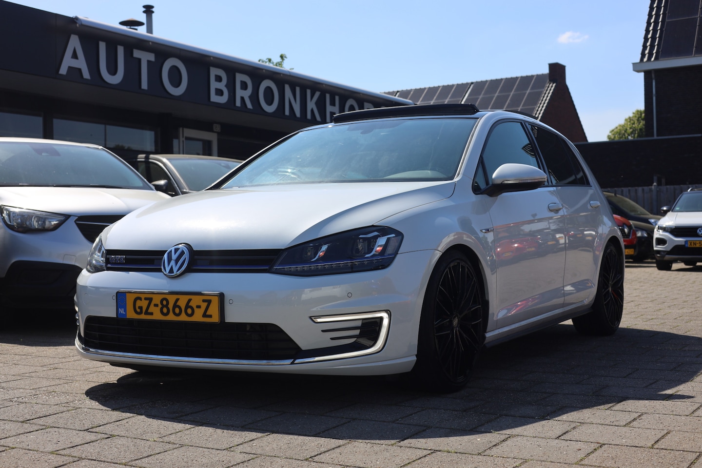 Volkswagen Golf - 1.4 TSI GTE PANO | LEDER | NAVI | TREKHAAK - AutoWereld.nl