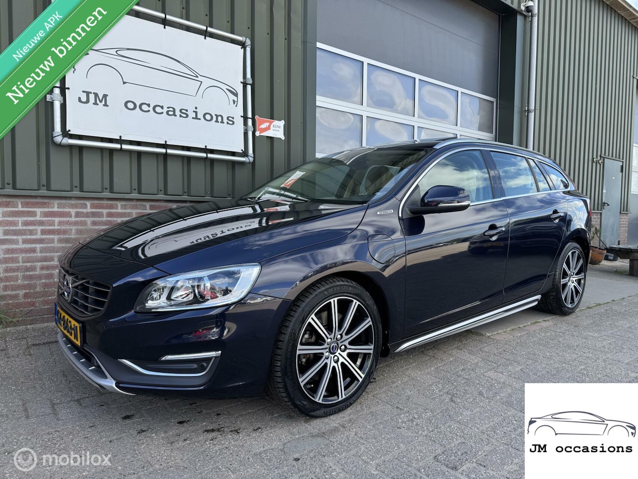 Volvo V60 - 2.4 D6 Twin Engine R-Design|Clima|Navi|Leder|PDC| - AutoWereld.nl