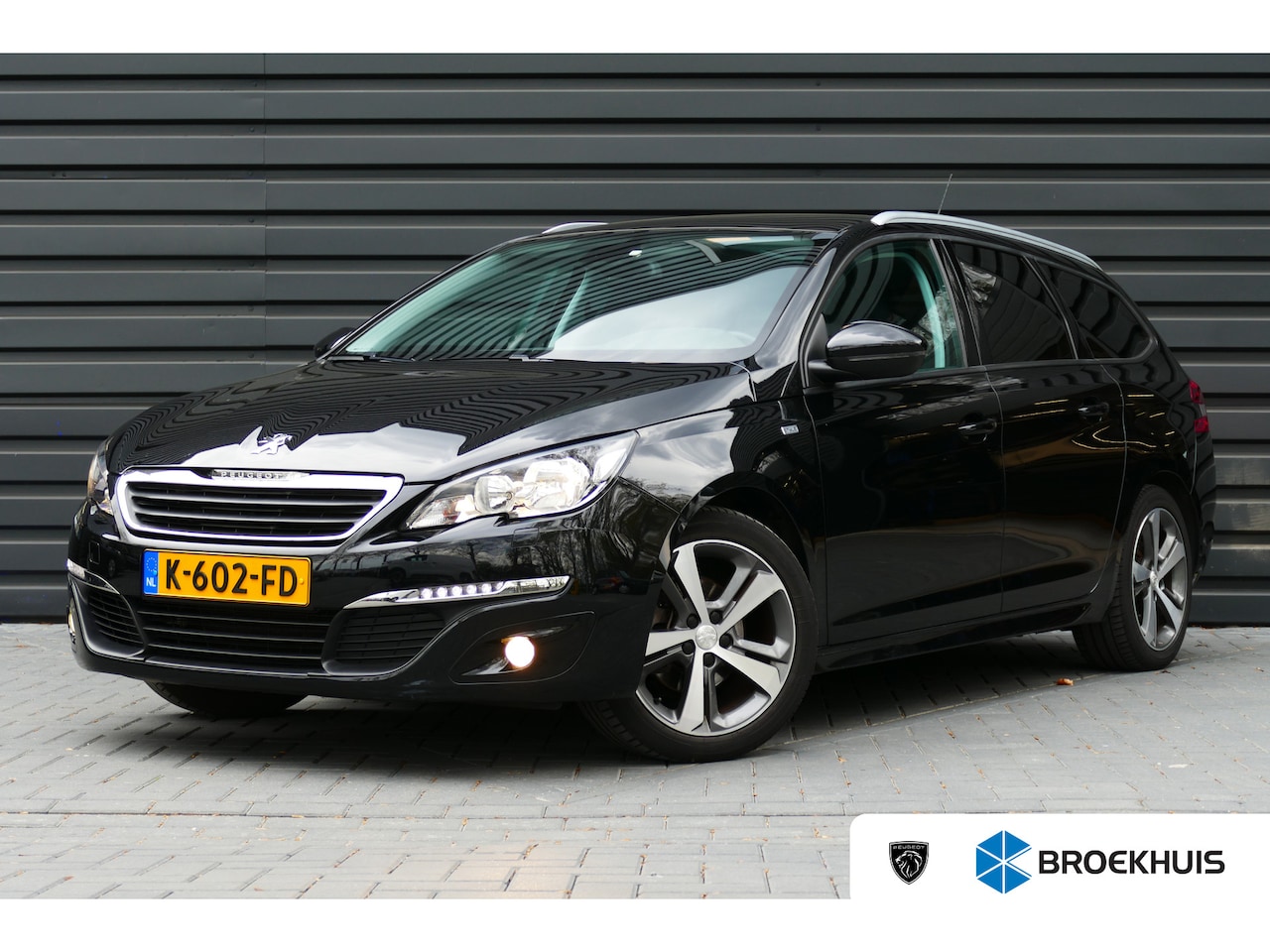 Peugeot 308 SW - Peugeot 1.2 PURETECH 110PK STYLE / NAVI / LED / PDC / 17"LMV / CAMERA / TREKHAAK / BLUETOO - AutoWereld.nl