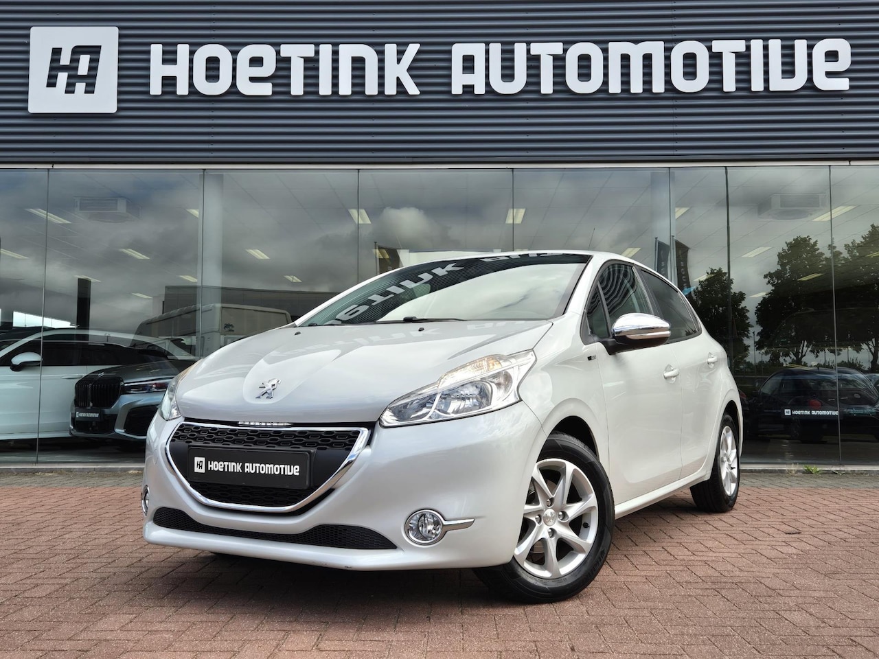 Peugeot 208 - 1.2 PureTech Style Pack | Navi | Cruise | Sensor - AutoWereld.nl