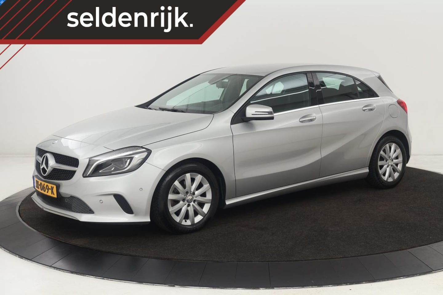 Mercedes-Benz A-klasse - 180 Ambition | Stoelverwarming | Full LED | Sportstoelen | Navigatie | Half leder | Park A - AutoWereld.nl