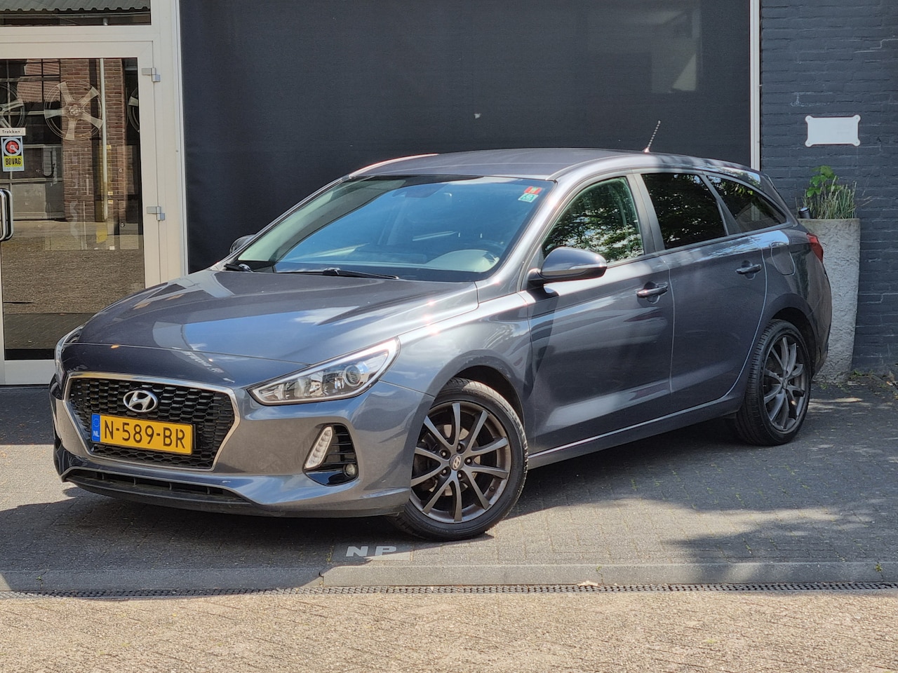 Hyundai i30 - 1.4 i-Drive NAVI / AIRCO / CRUISE / BLUETOOTH - AutoWereld.nl