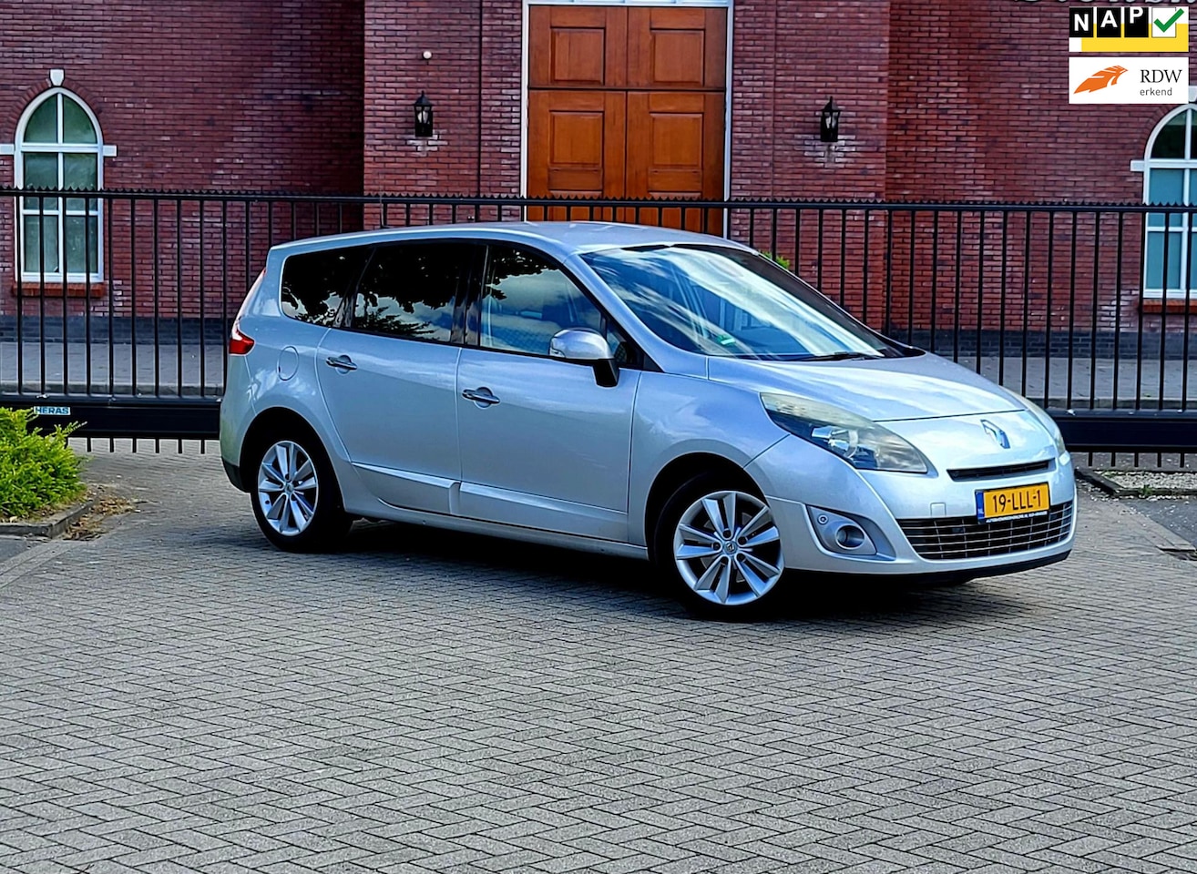 Renault Grand Scénic - 1.4 TCe Celsium / Airco / Nap / Navi / Achteruitrijcamera / Cruise control - AutoWereld.nl