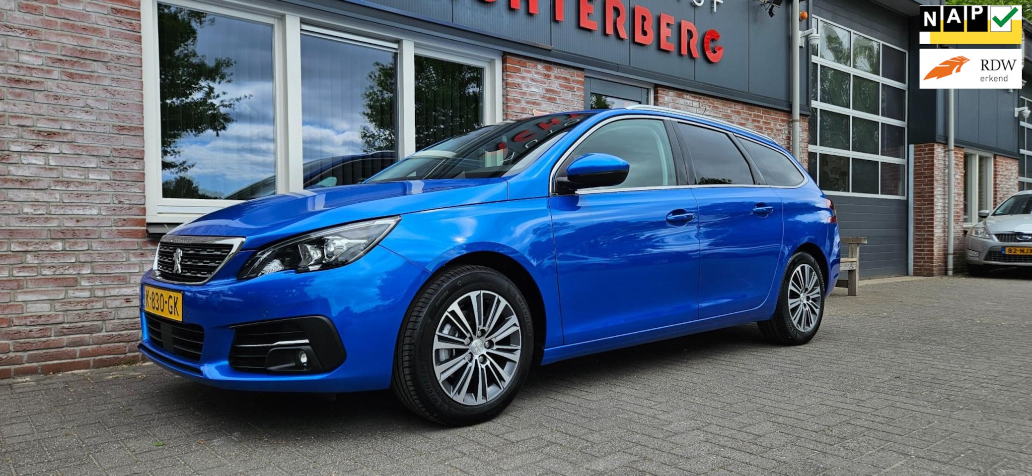 Peugeot 308 SW - 1.2 PureTech Blue Lease Allure Trekhaak! Carplay! Camera! Nette Auto! Dealer Onderhouden! - AutoWereld.nl