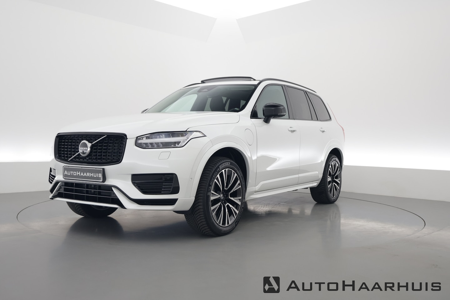 Volvo XC90 - 2.0 T8 Recharge AWD Plus Dark | Trekhaak | Pano | 360 Camera | 4x stoel + stuurverwar. | - AutoWereld.nl