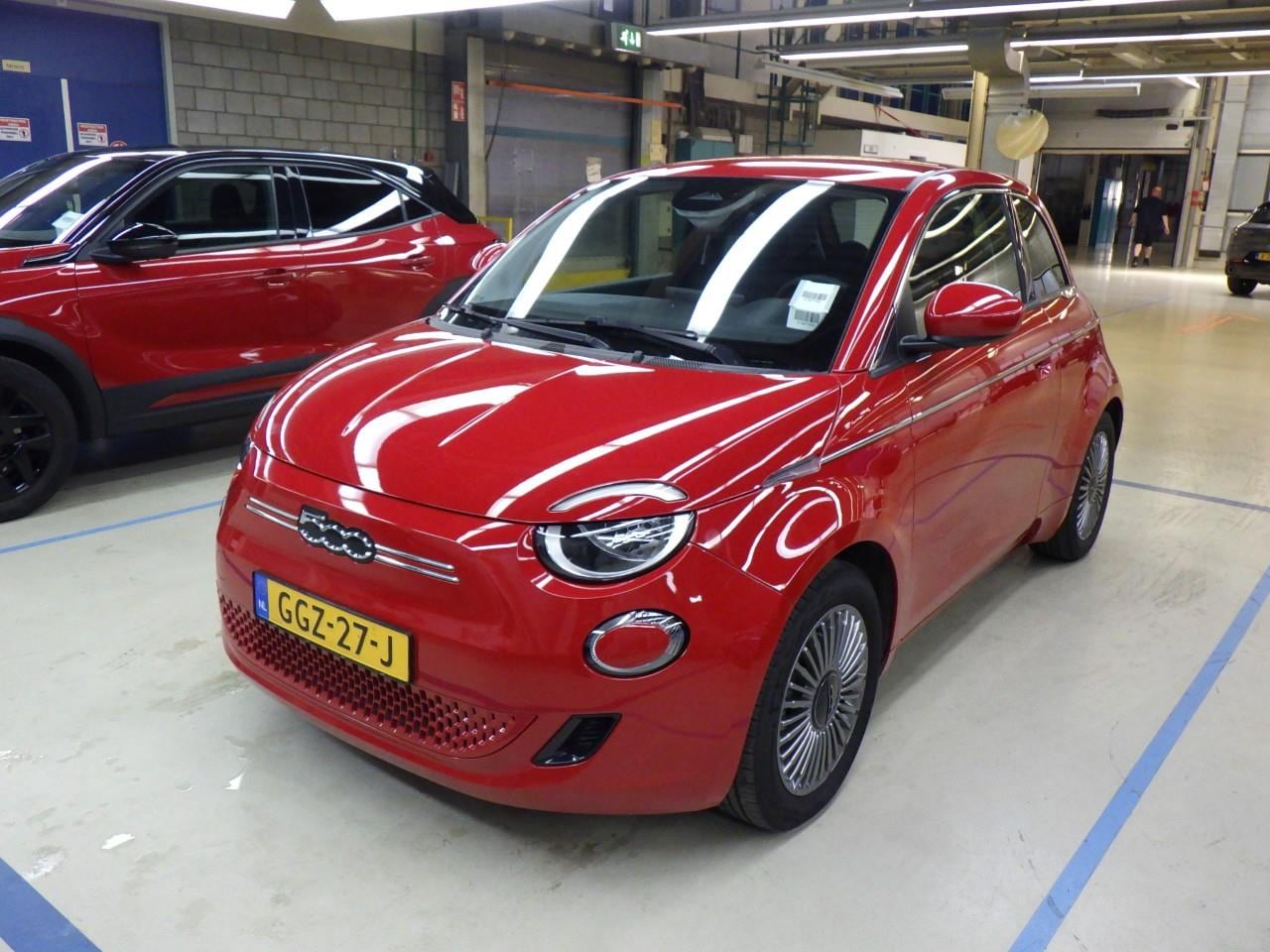 Fiat 500 - Urban 42 kWh 3 Fase | Pack Style | Navigatie | Keyless | Climate Control | 16"LMV | Cruise - AutoWereld.nl