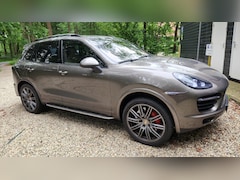 Porsche Cayenne - 4.8 Turbo