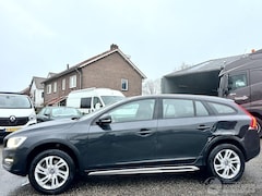 Volvo V60 Cross Country - V-60 2.0 D3 150pk 6-bak Polar Pl - nap - navi - xenon - half leer + stoelverw - pdc - trek