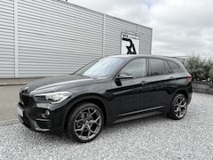 BMW X1 - sDrive18i Exe Aut Nav|Cruis|PDC|LED Zwart