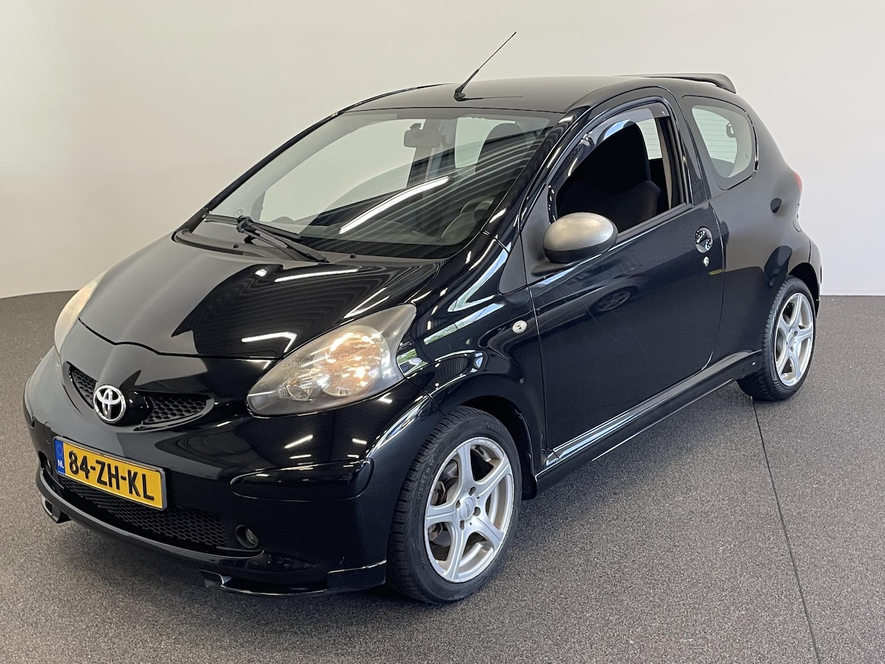 Toyota Aygo - 1.0-12V + Sport Pakket Airco Lm velgen Spoiler apk 12/3/2026 - AutoWereld.nl