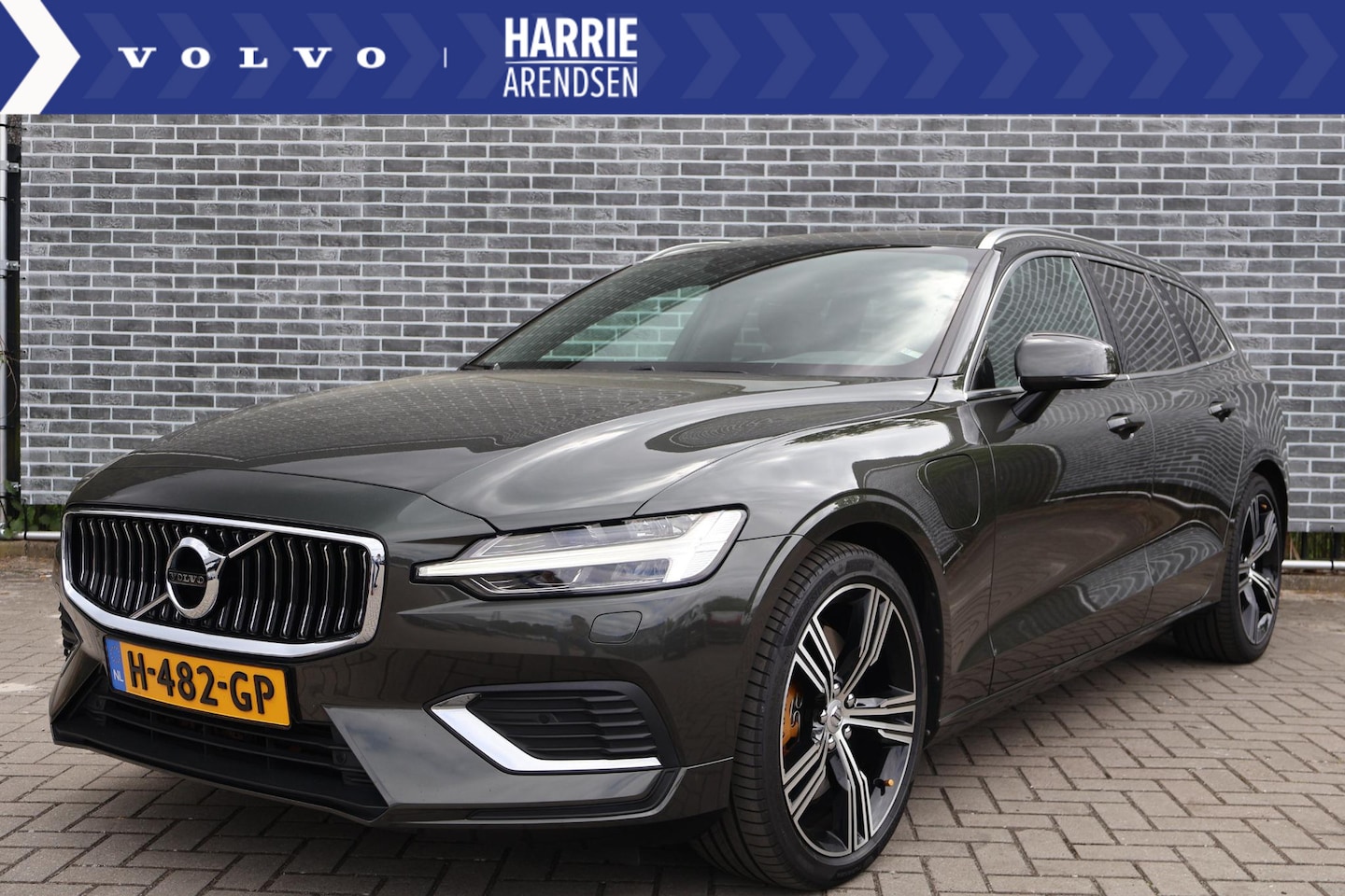 Volvo V60 - 2.0 T8 Twin Engine AWD Inscription Adaptieve Cruise Control | BLIS | Elektr. bestuurdersst - AutoWereld.nl