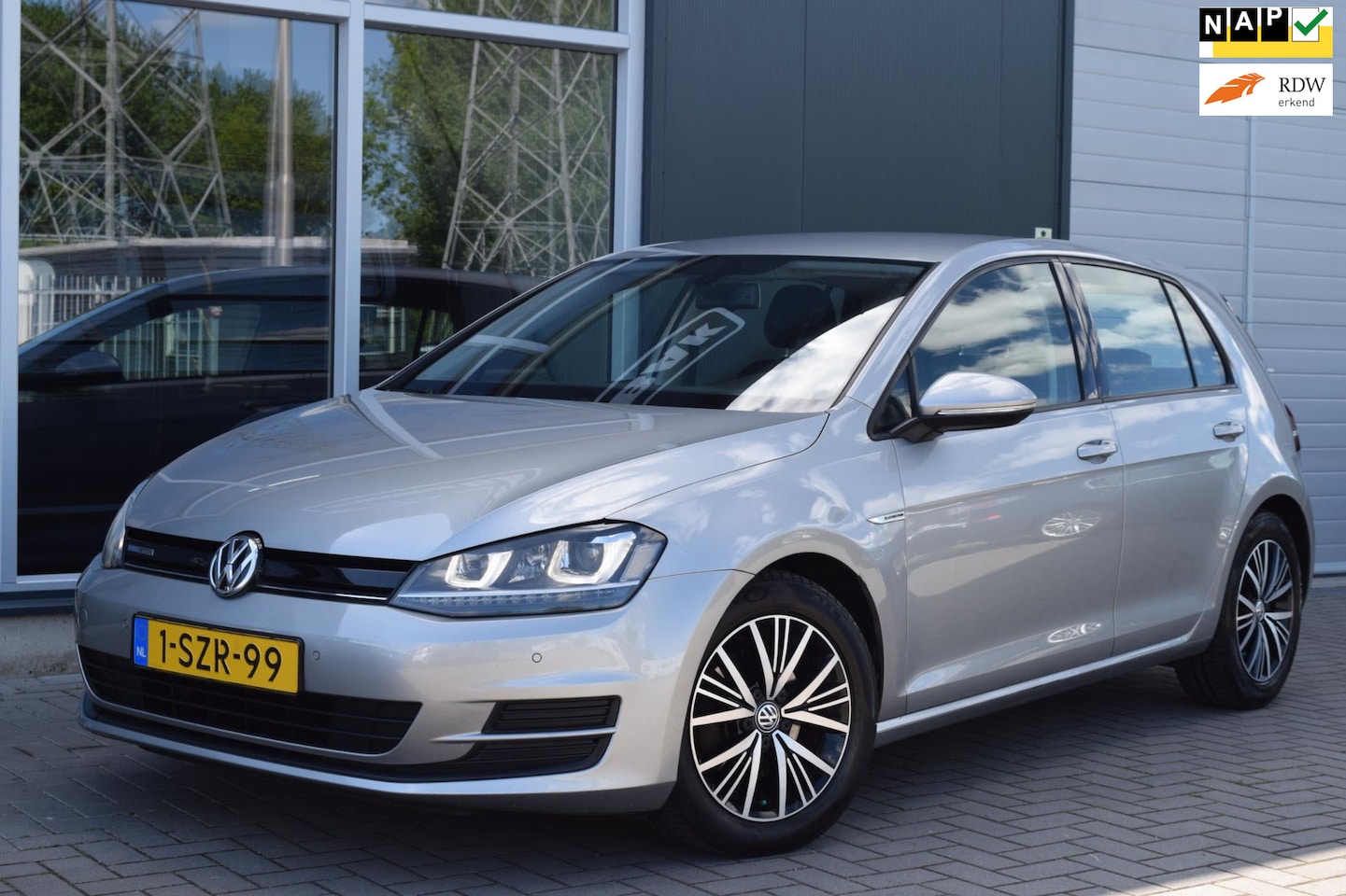 Volkswagen Golf - 1.6 TDI Comfortline BlueMotion | LED/Xenon | PDC | NAP + APK 9-2025 - AutoWereld.nl