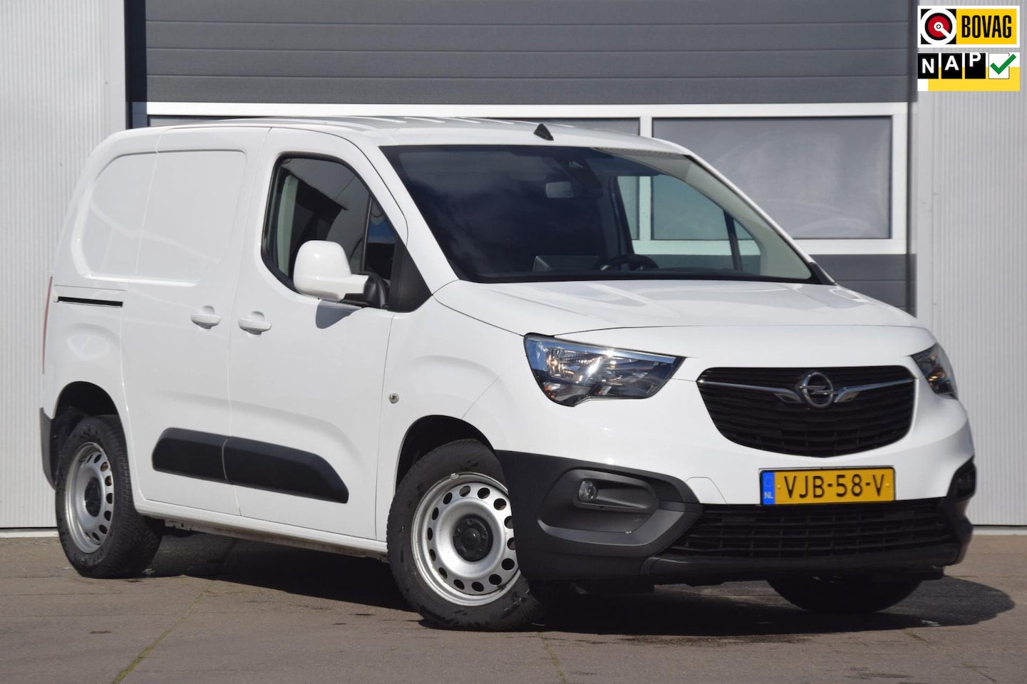 Opel Combo - 1.5D L1H1 Edition APPLE CARPLAY/NAVIGATIE/HOUTEN LAADVLOER - AutoWereld.nl