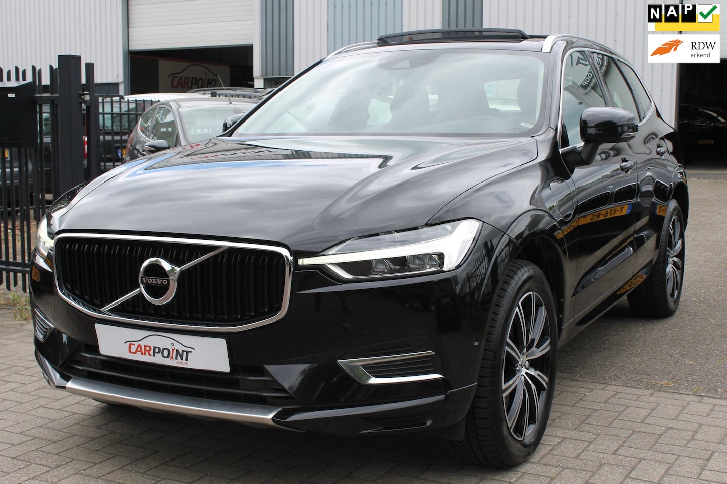 Volvo XC60 - 2.0 T8 Twin Engine AWD Pano Keyless LED Carplay! - AutoWereld.nl