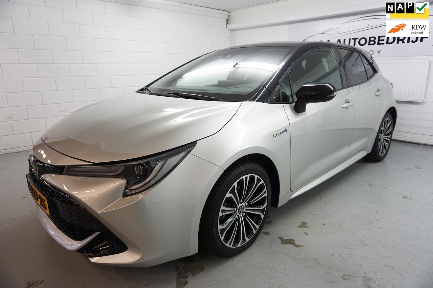 Toyota Corolla - 1.8 Hybrid Dynamic GARANTIE TOT 2029 - AutoWereld.nl