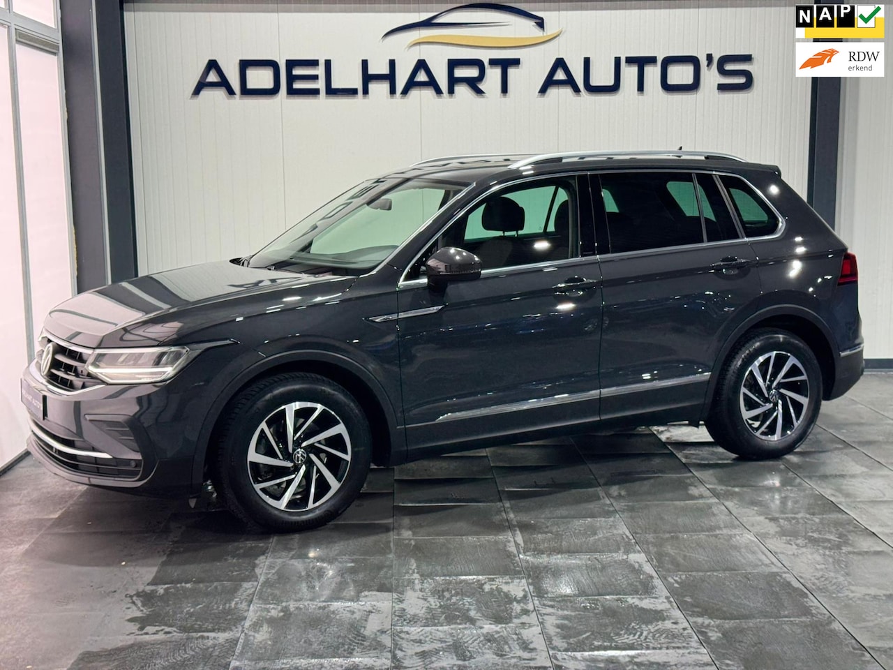 Volkswagen Tiguan - 1.5 TSI Elegance Automaat / Navigatie full map / Cruise control / Climate control / etc. - AutoWereld.nl