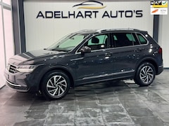 Volkswagen Tiguan - 1.5 TSI Elegance Automaat / Navigatie full map / Cruise control / Climate control / etc