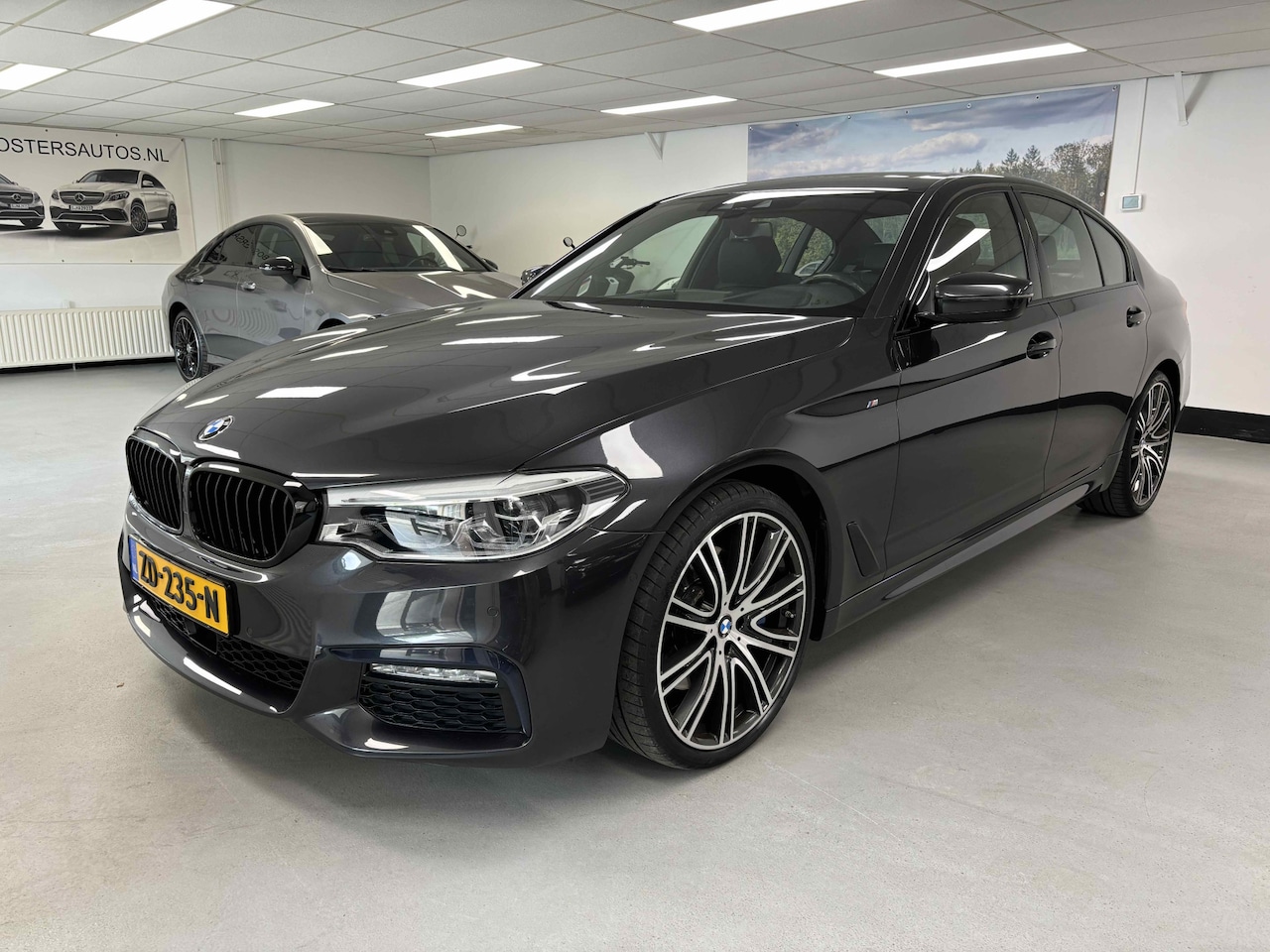 BMW 5-serie - 530i High Executive M 20"/Memory/HUD/Adaptieve Cruise/Schuifdak - AutoWereld.nl